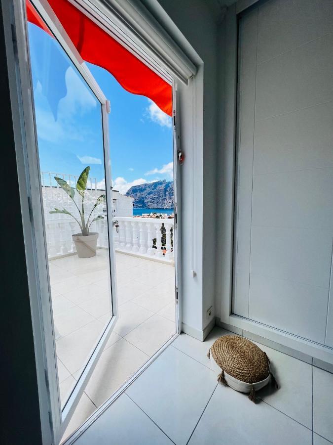 Luxury Penthouse With Breathtaking Views And Huge Private Terraces Lejlighed Puerto de Santiago  Eksteriør billede
